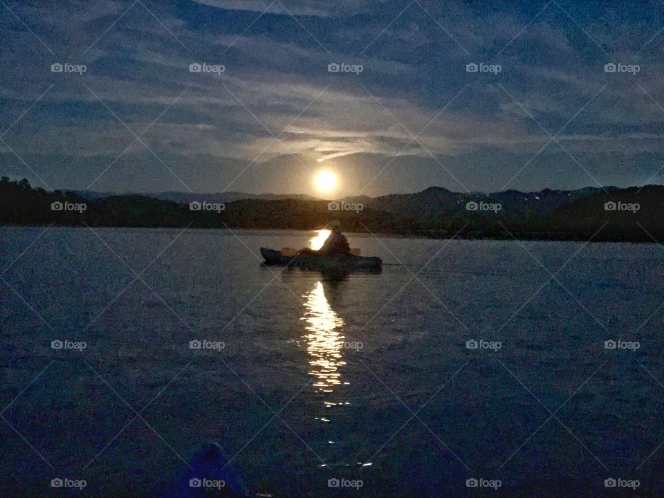 A full moon paddle