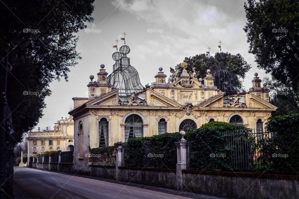 Villa Borghese, viale dell'Uccelliera (Roma - Italy)