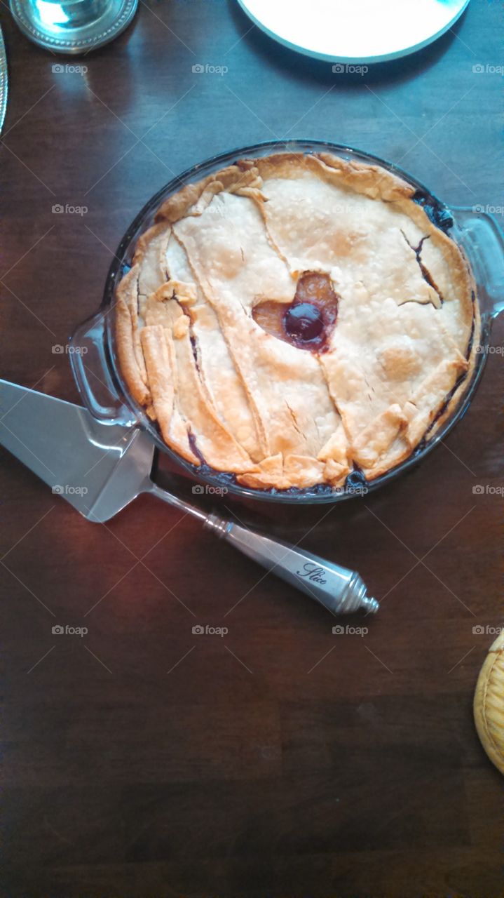 I Heart Pie with serving knife