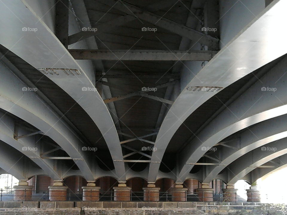 symmetrical bridge architecture