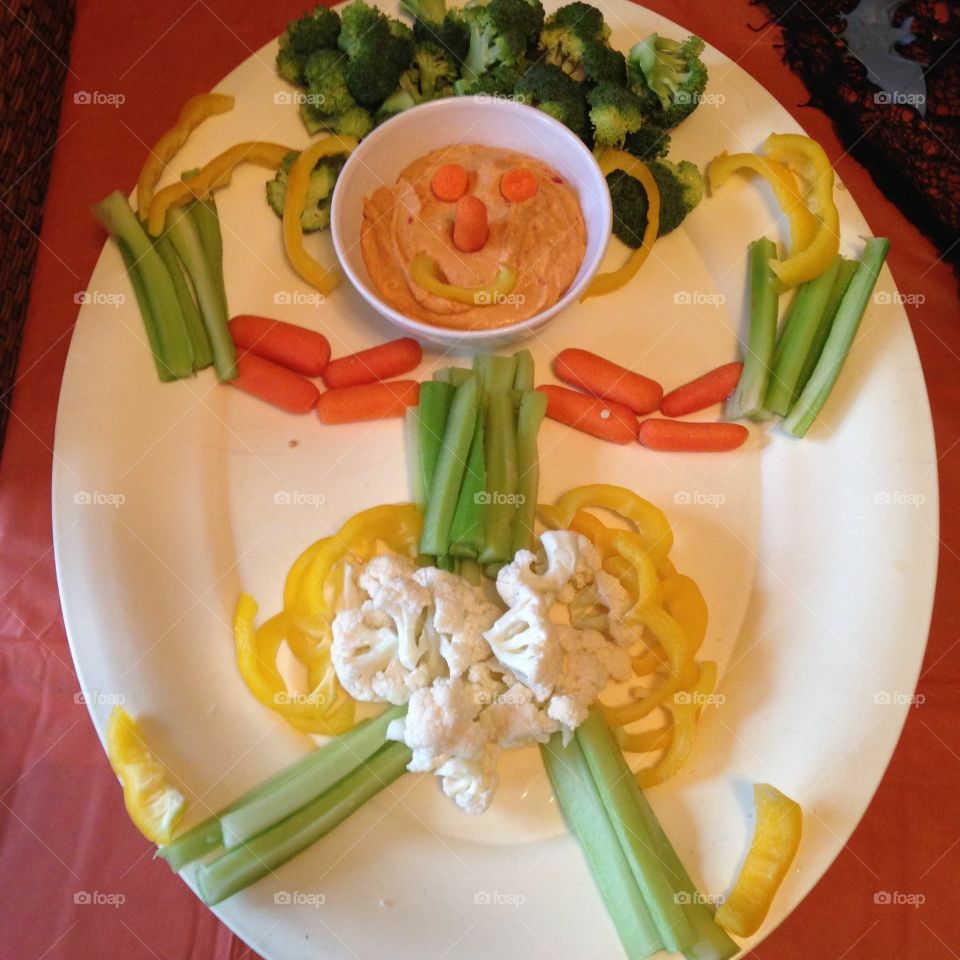 Halloween vegetable and dip tray 