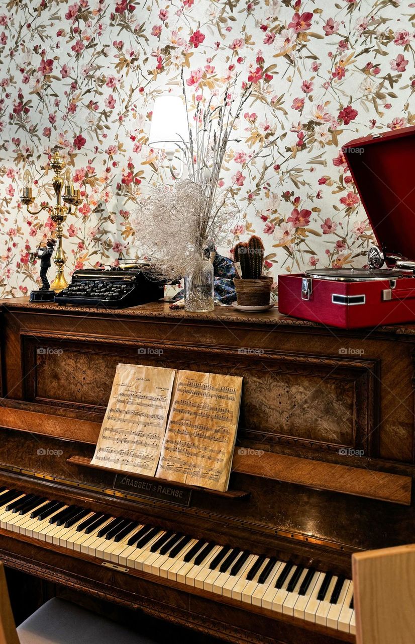 Ancient furnishings in the apartment