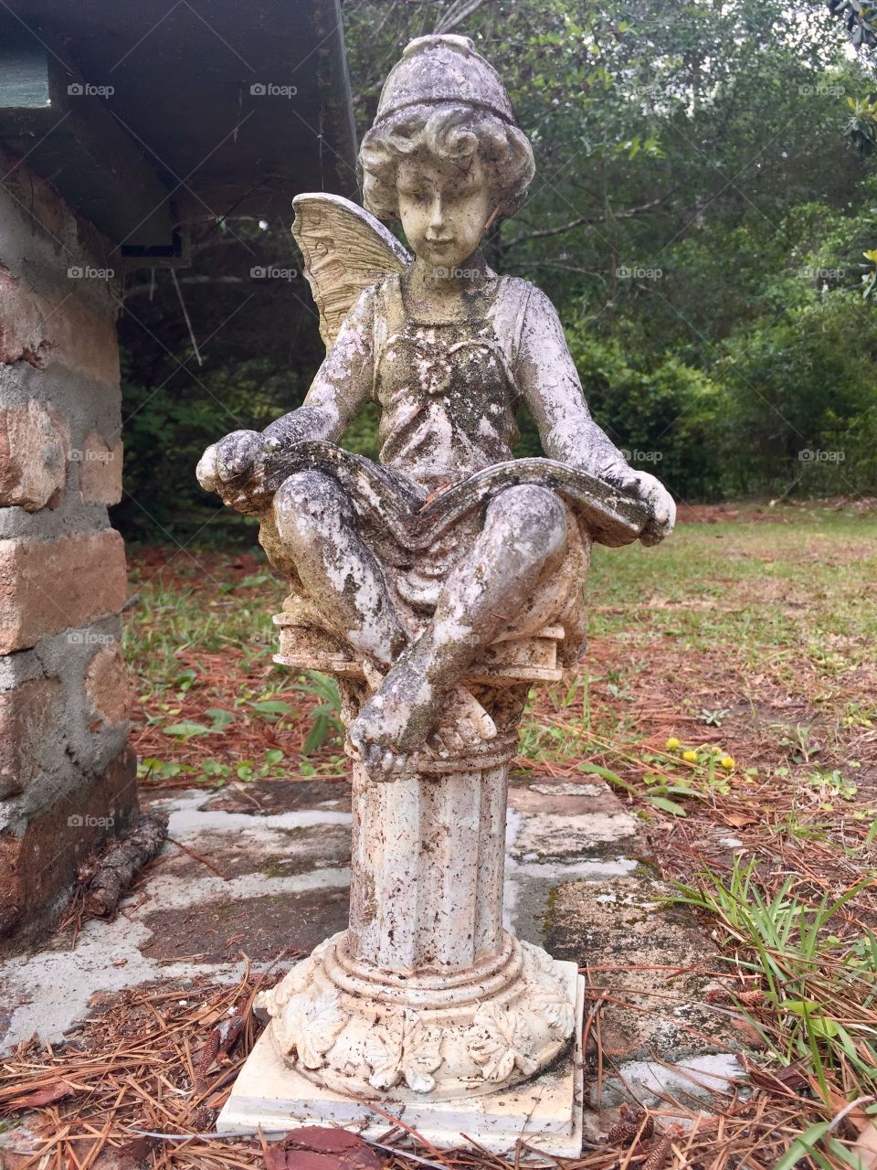 Statue in Montrose Cemetery Daphne Alabama 