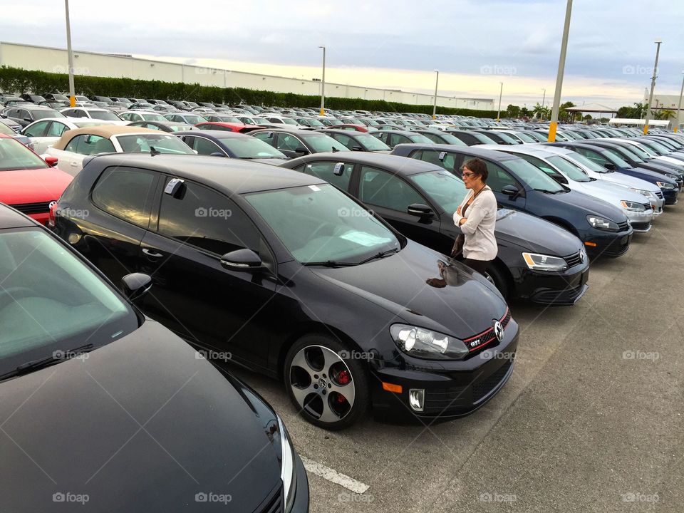 Cars parked at a park and side lot