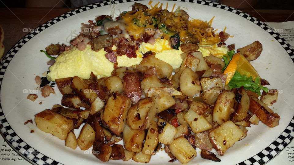 Omelet and fried potatoes