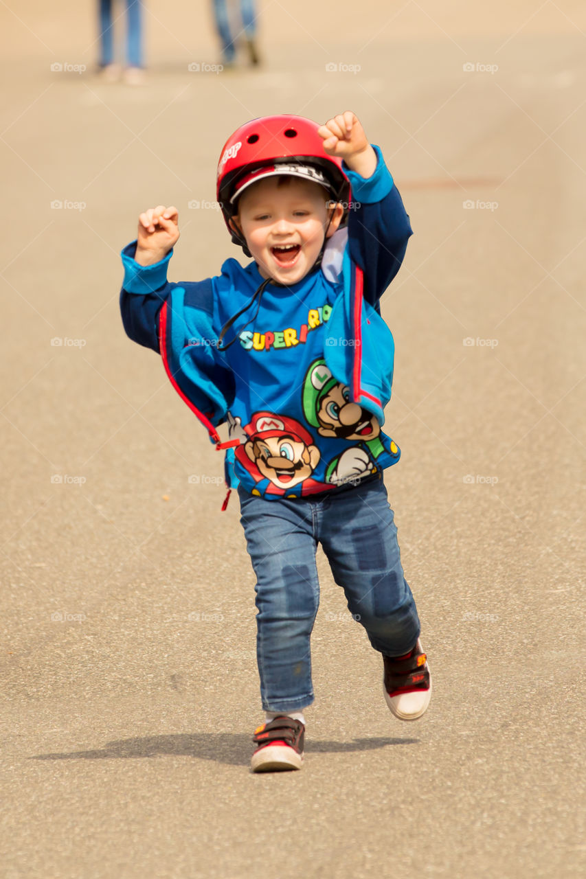 I won, I'm the first one, overtook daddy