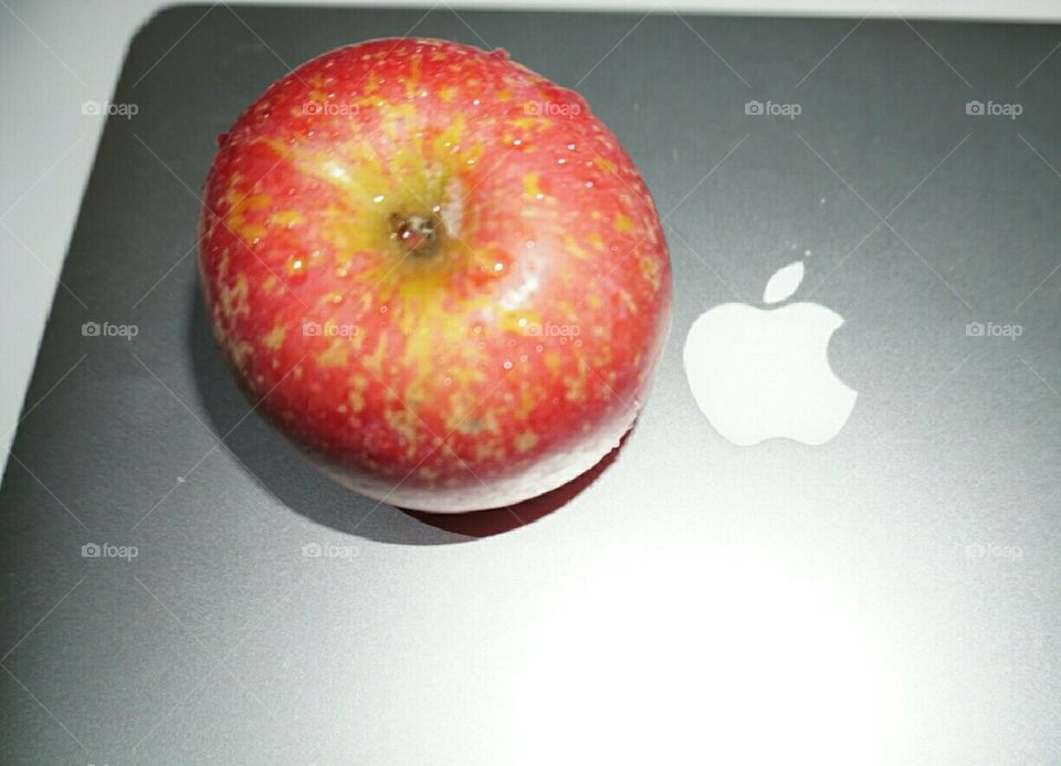 Apple laptop - Apple Computer