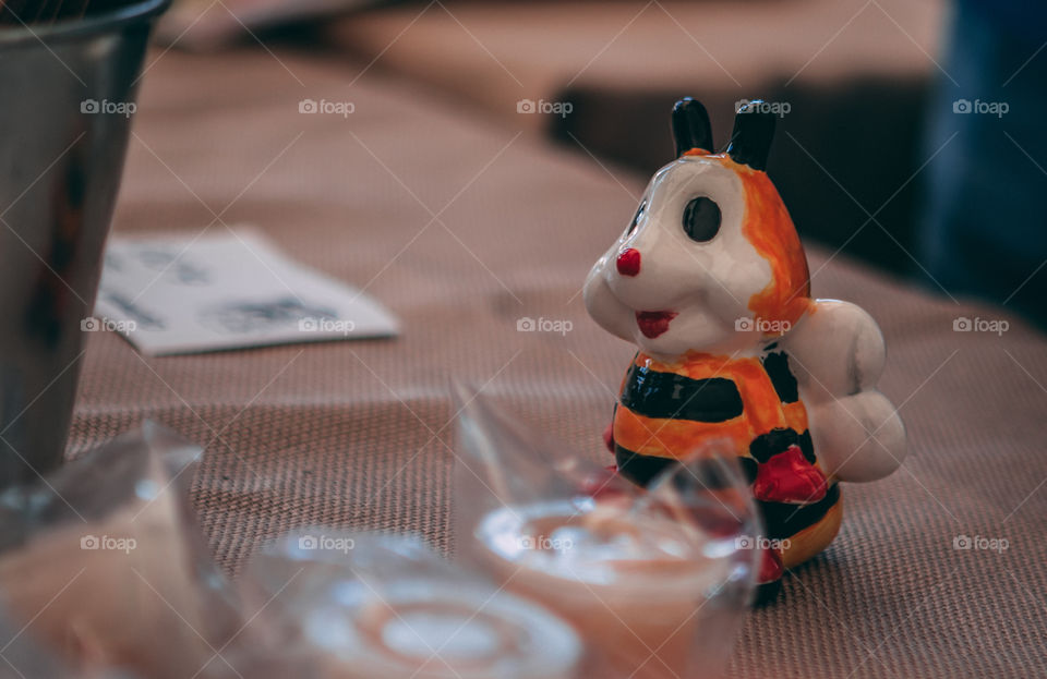 Bee decorating a table 