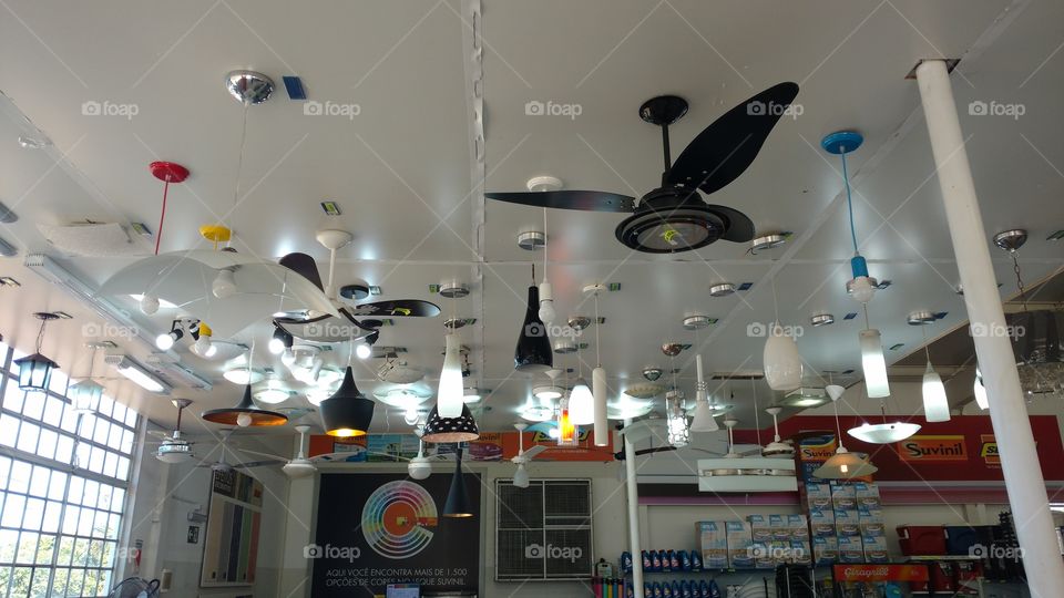 Luminárias de teto.