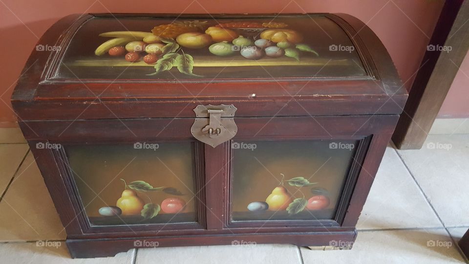 Baul frutal de madera