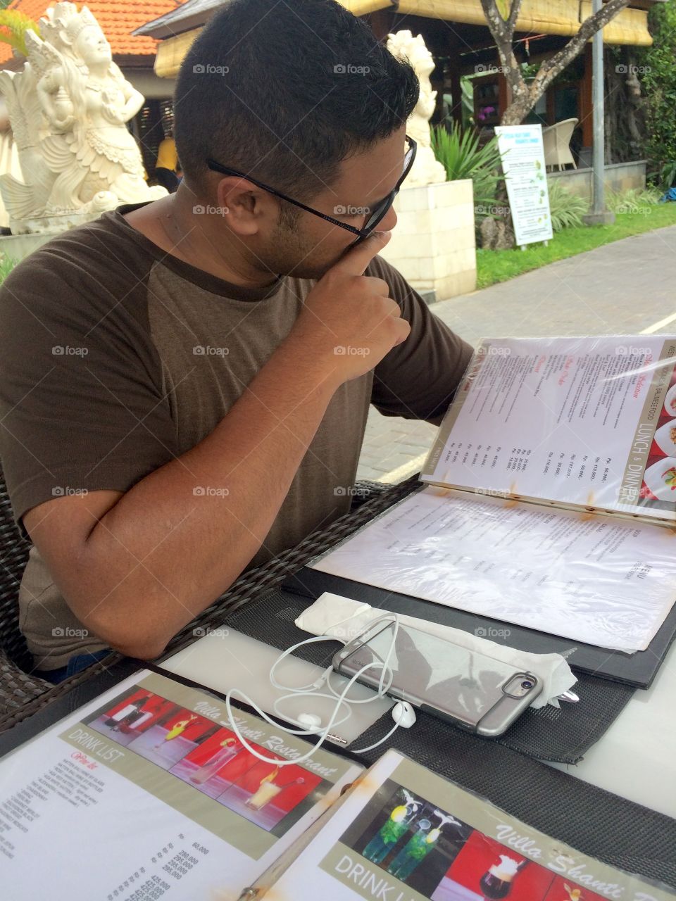 What to eat? What to eat?
Sanur, Bali, Indonesia
June 2017
