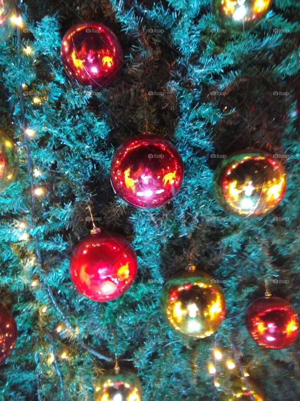 Ctistmas ball lighting