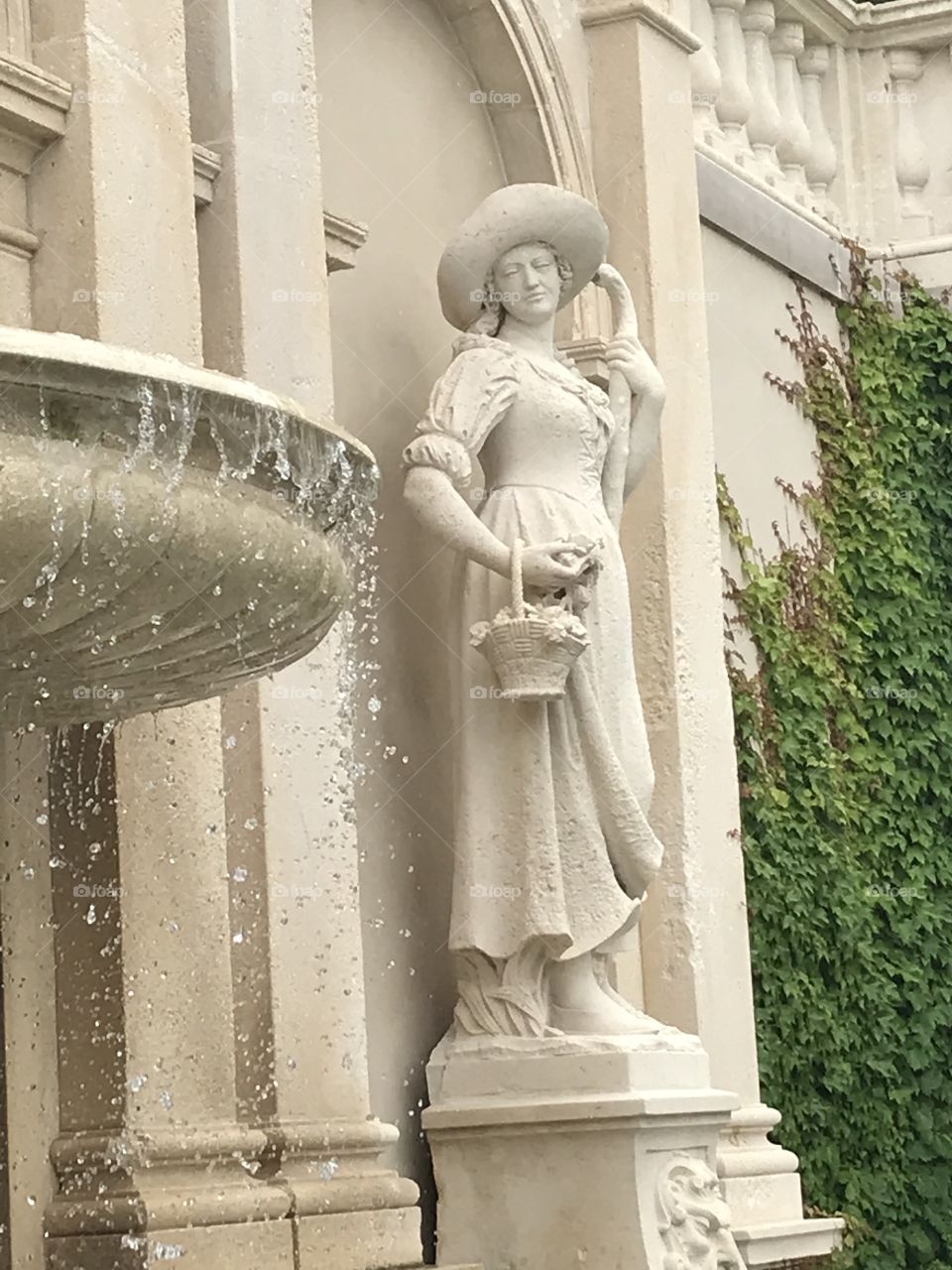 Lady of the fountain 