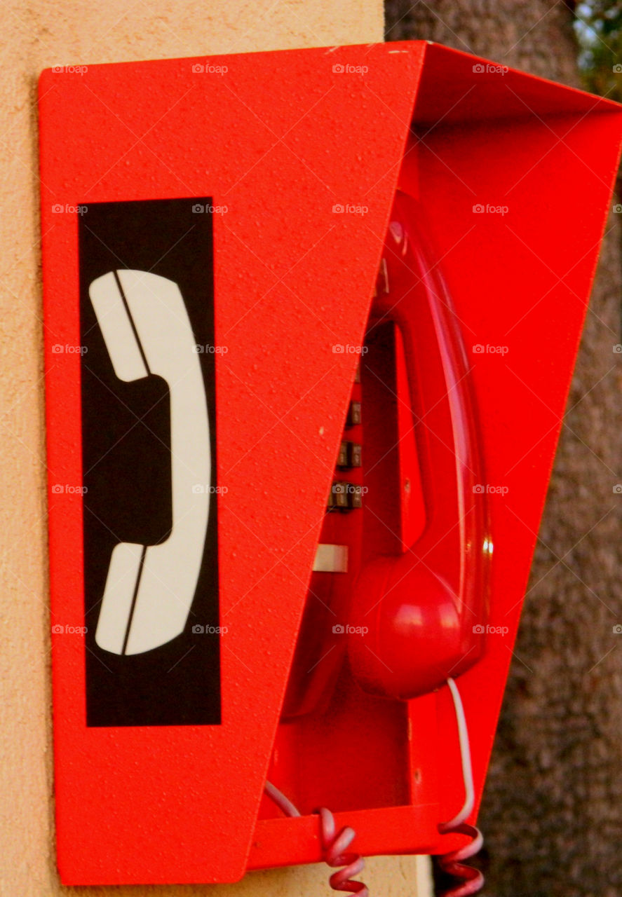 The Red Story! Red phone! Red is color of passion. It's the color that is always seen on heart decorations on Valentine's Day! Red is astonishing, exhilarating, and fills your world through feelings and emotions!