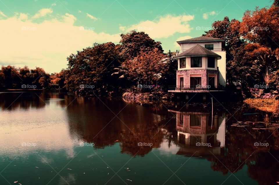 House by a lake park