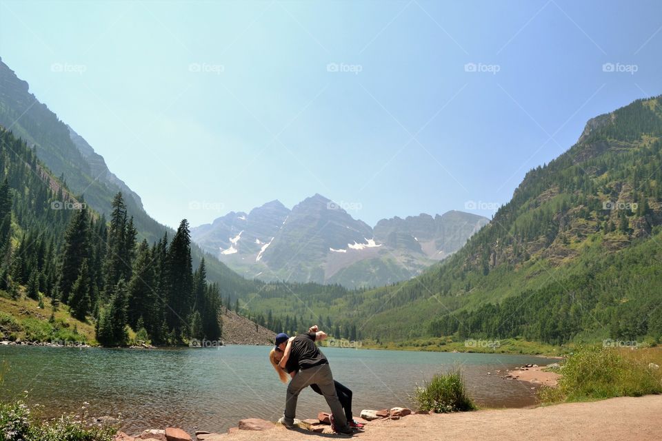 Kissing couples in Maroon Bells 