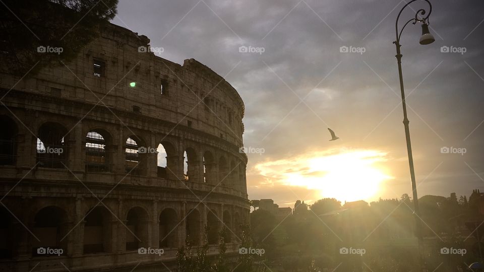 Coliseum meets te sun by a bird’s view