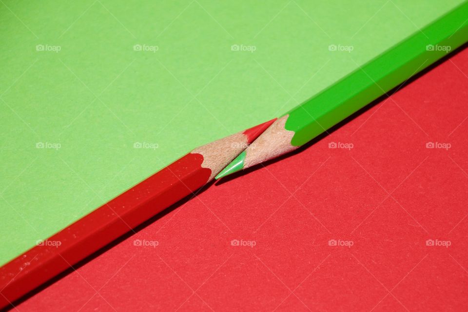 pencil colour 
red and green