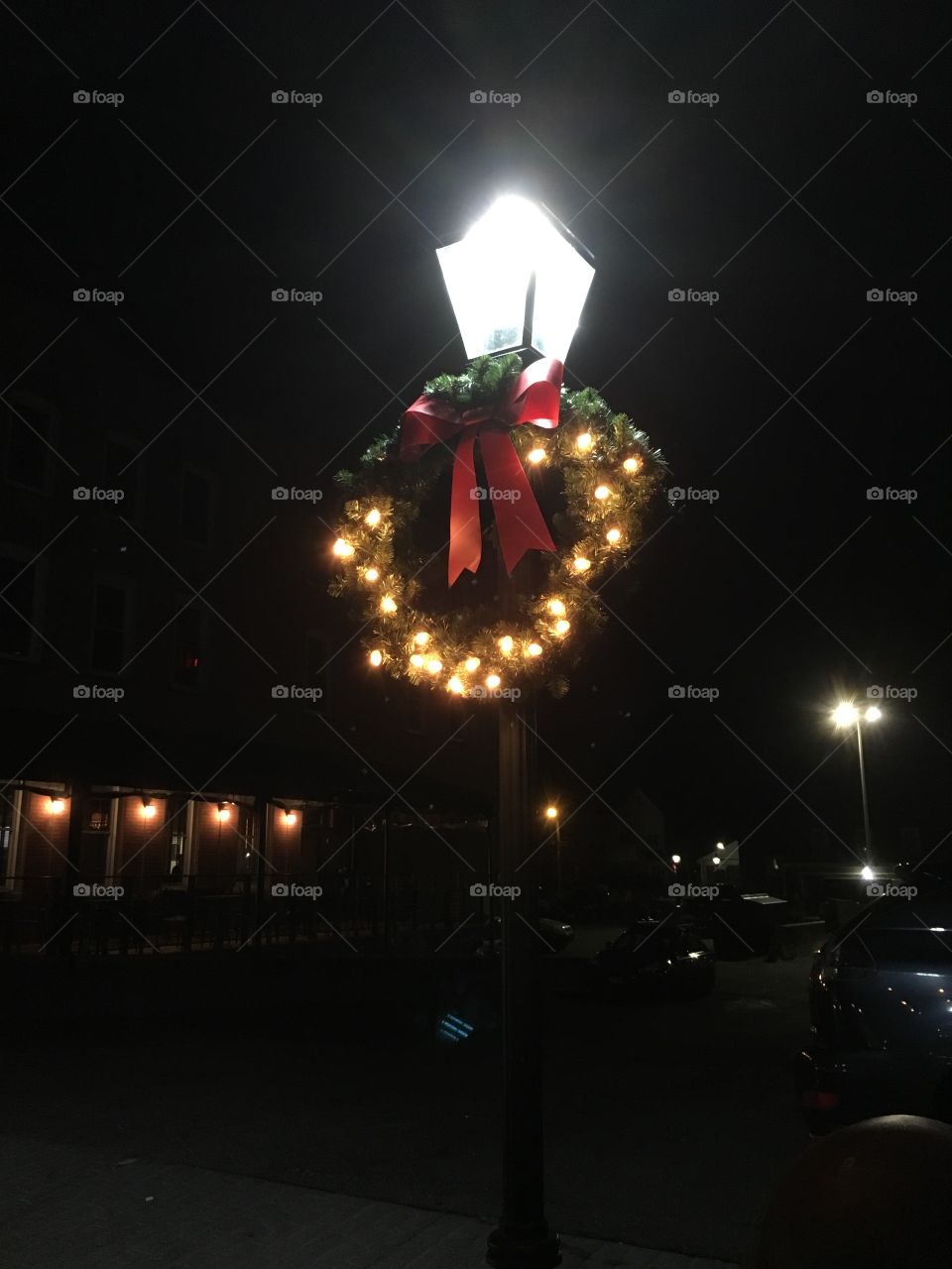 Streetlight with wreath 