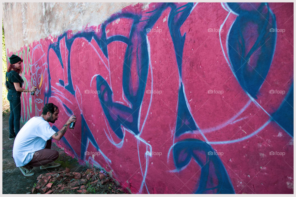 Arte de rua conhecida como grafite.