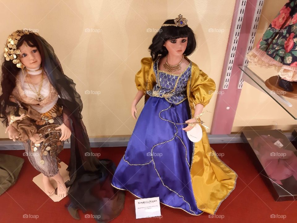 The magic world of dolls