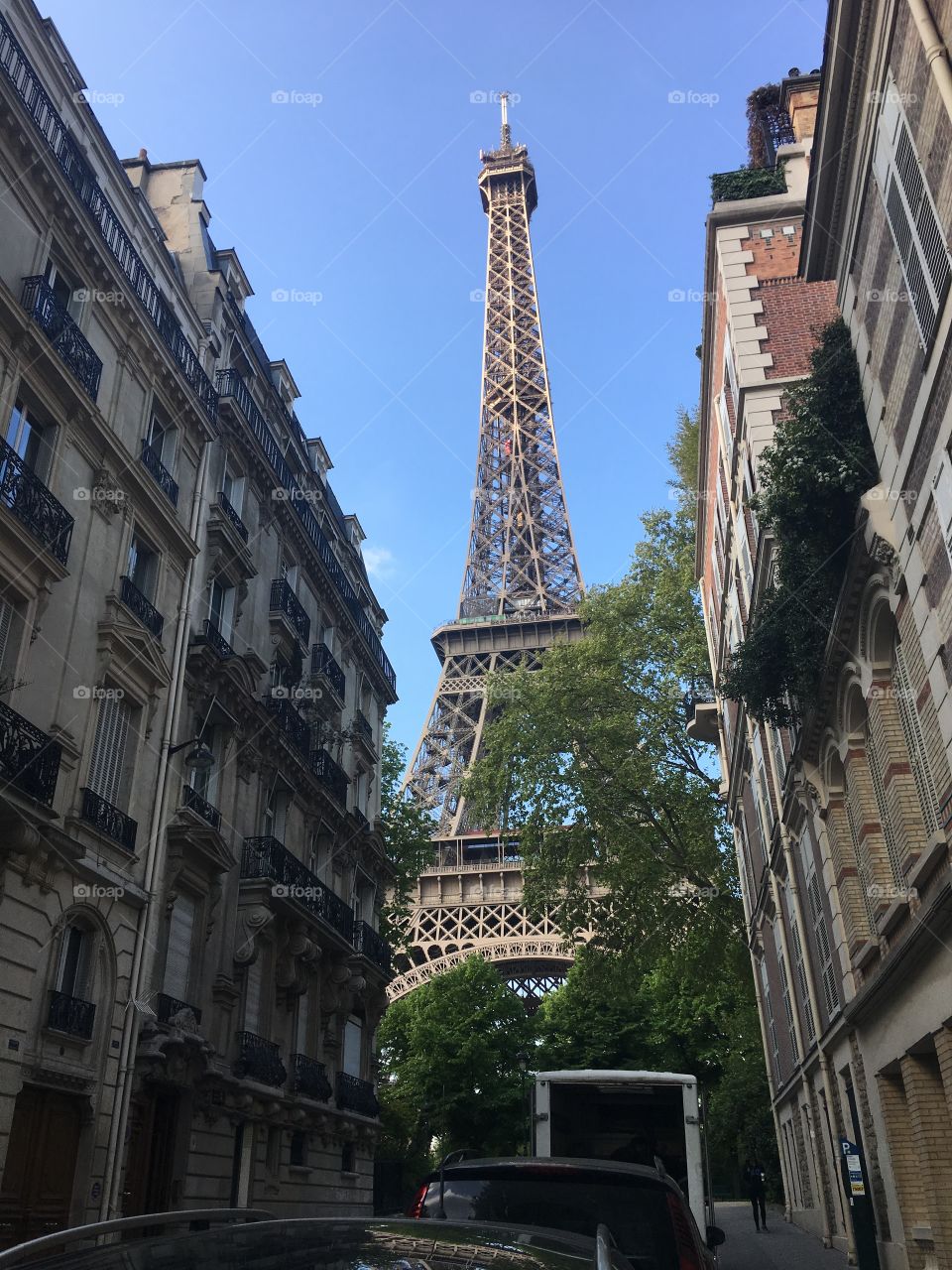 The Eiffel Tower seen through the city
