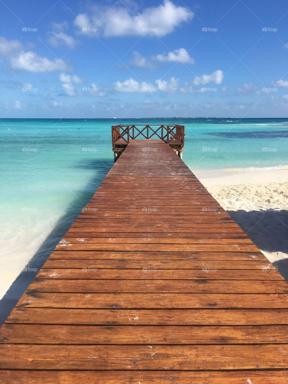 Pier on a perfect Cancún day 