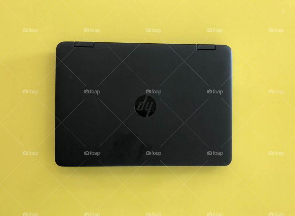 Laptop yellow go Hewlett Packard 