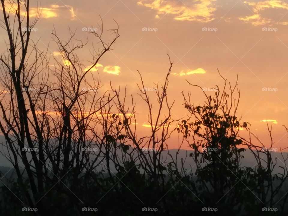 From up above view beautiful and cool view sunset top from hills amazing atmosphere environment clean and fresh Air
📸 Muneeb bhat