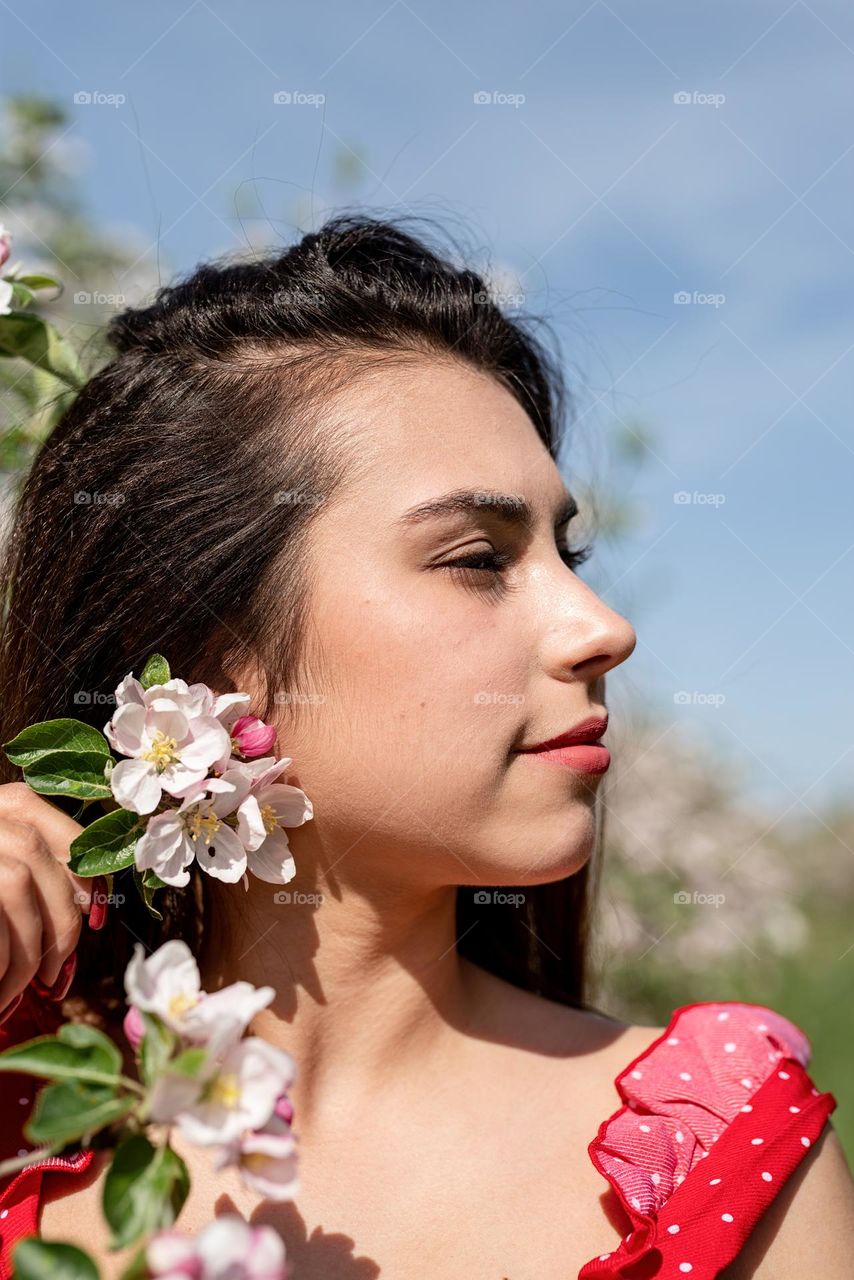 woman with natural skin