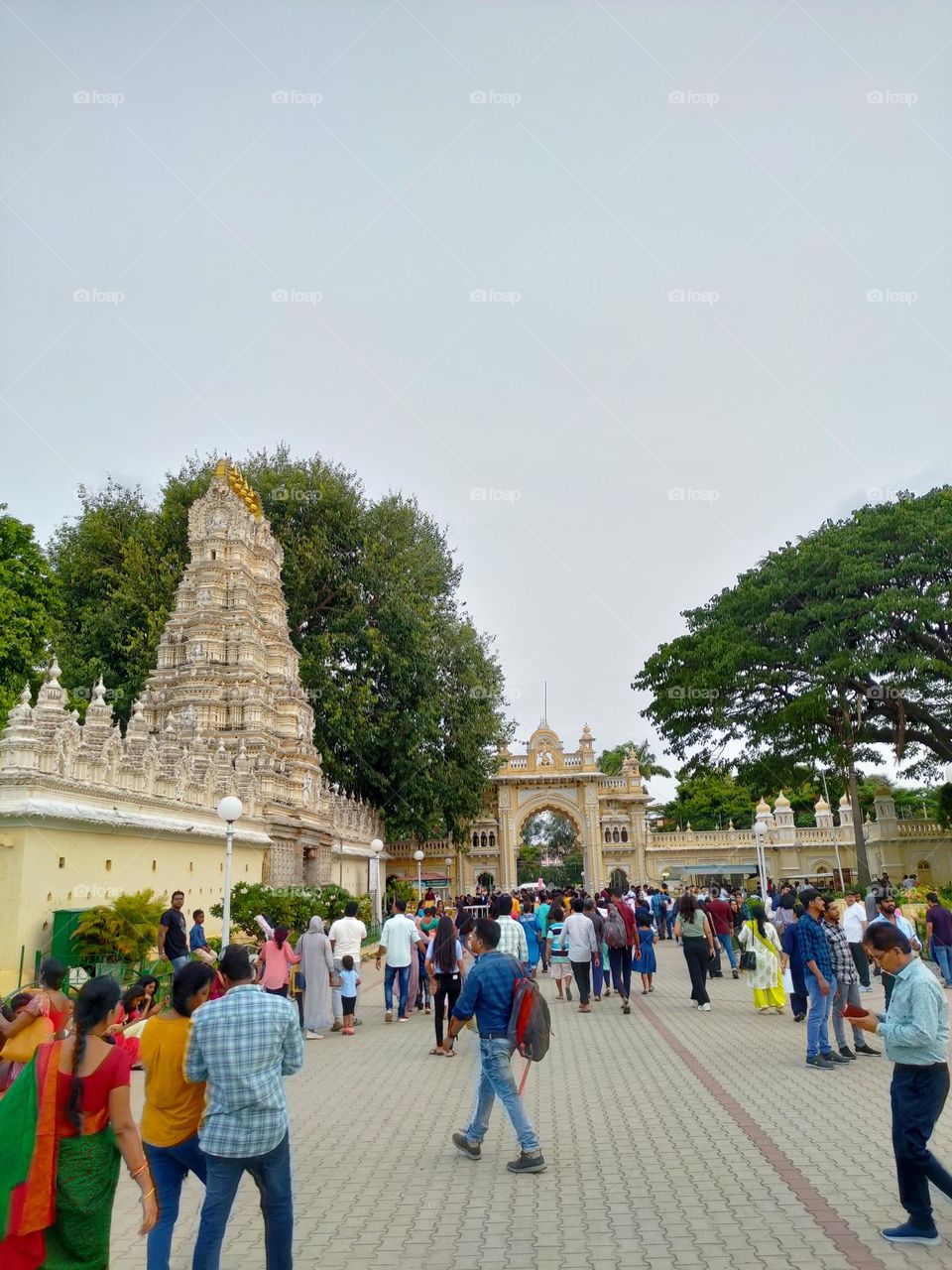 Weekend crowd in front gate of Mysore Palace
