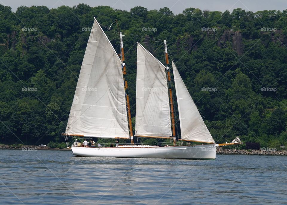 Sailing on the Hudson 
