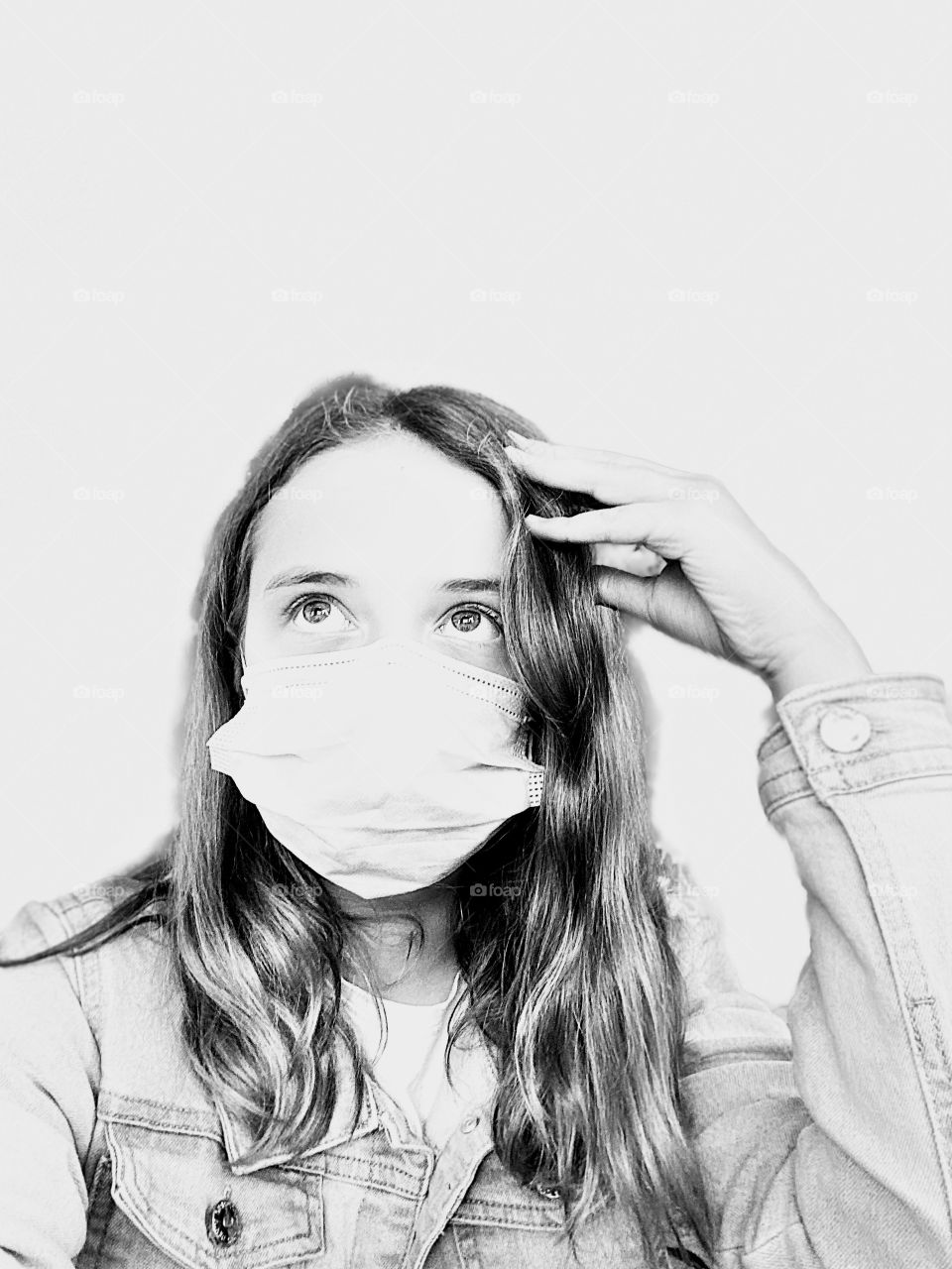Girl in facemask black and white 