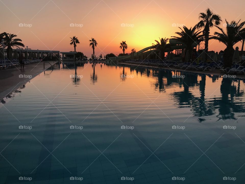 Sonnenaufgang alleine im Schwimmbad alone Swimmingpool Sunset Griechenland Atmosphäre Stimmung Glück happy Genuss enjoy 
