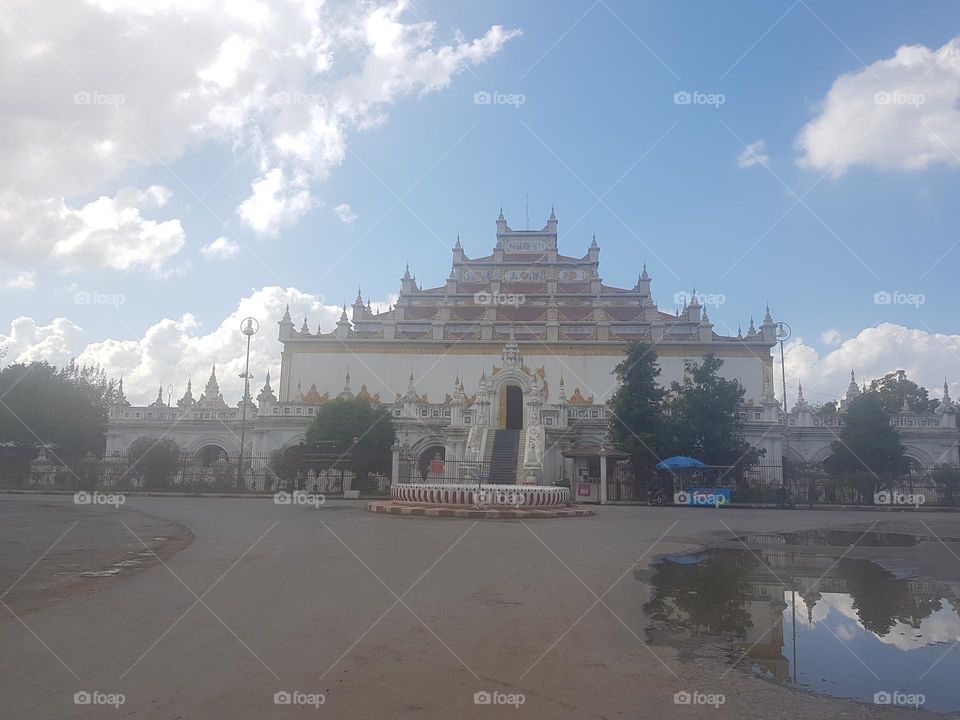 Making merit in Mandalay