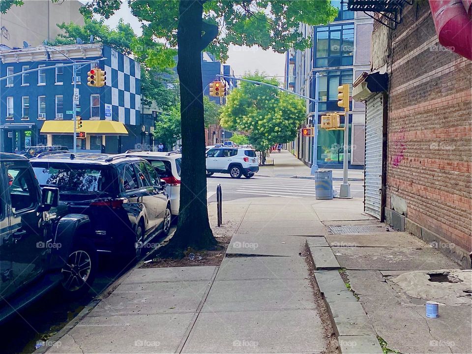 This is the corner of „Waverly Av“ and „Fulton St“ in „Clinton Hill“, Brooklyn with its eclectic artwork combined with traditional ornamented brownstone buildings on a day in late July of 2023. Hypnotic Productions
