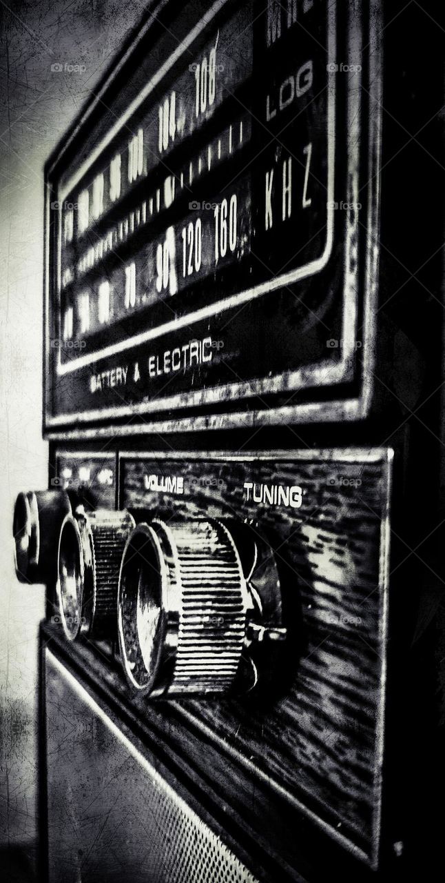 vintage battery/electric radio