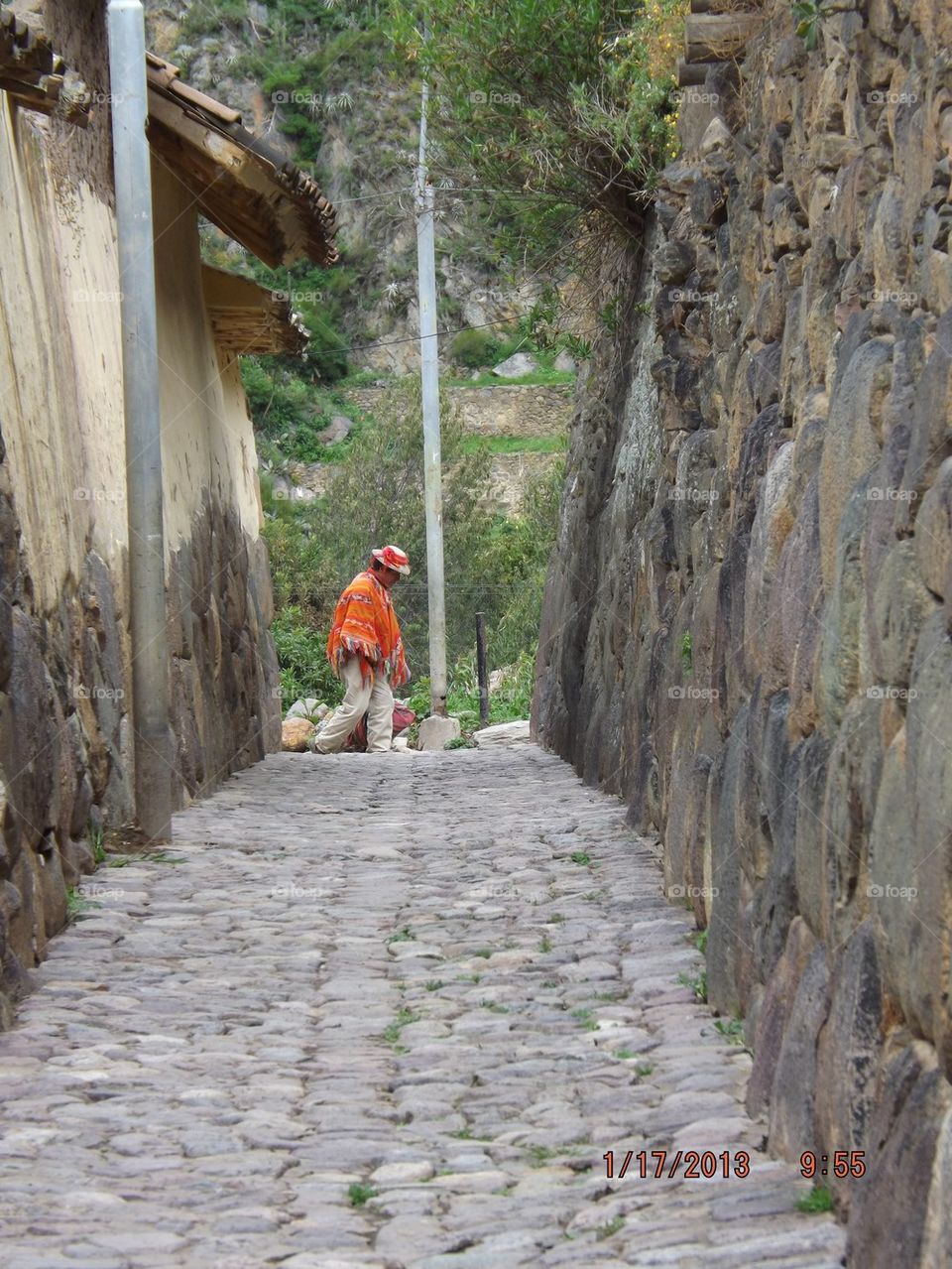 Peruvian man in alley
