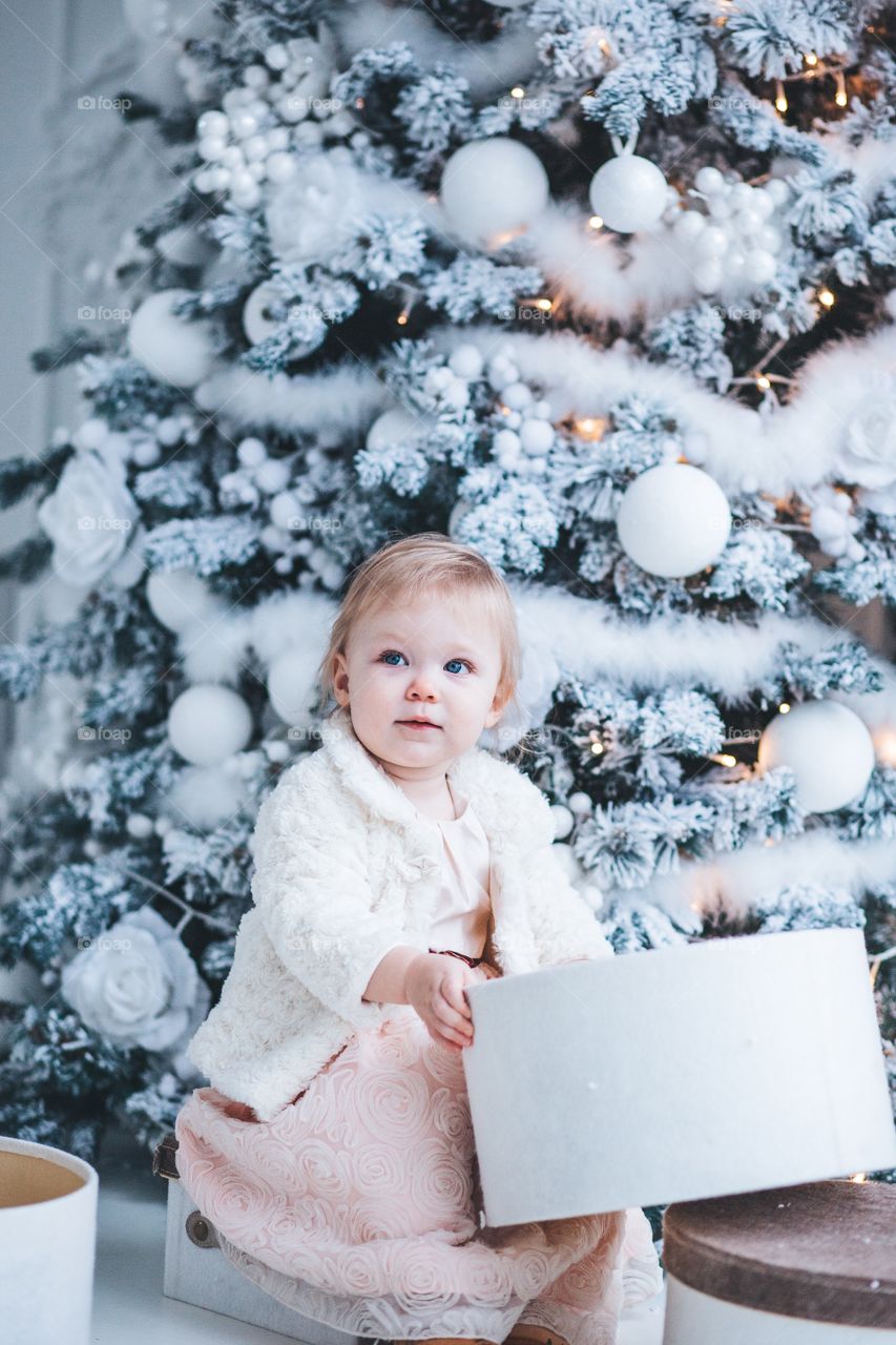 Little girl and Christmas gift 