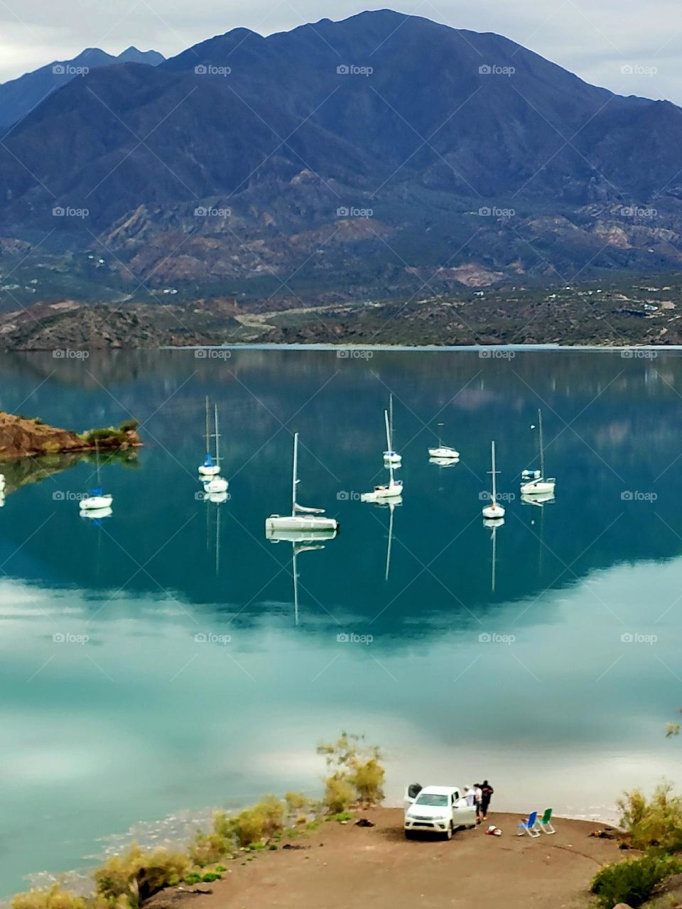 If you come to Mendoza, get to know the Potrerillos reservoir. Argentina