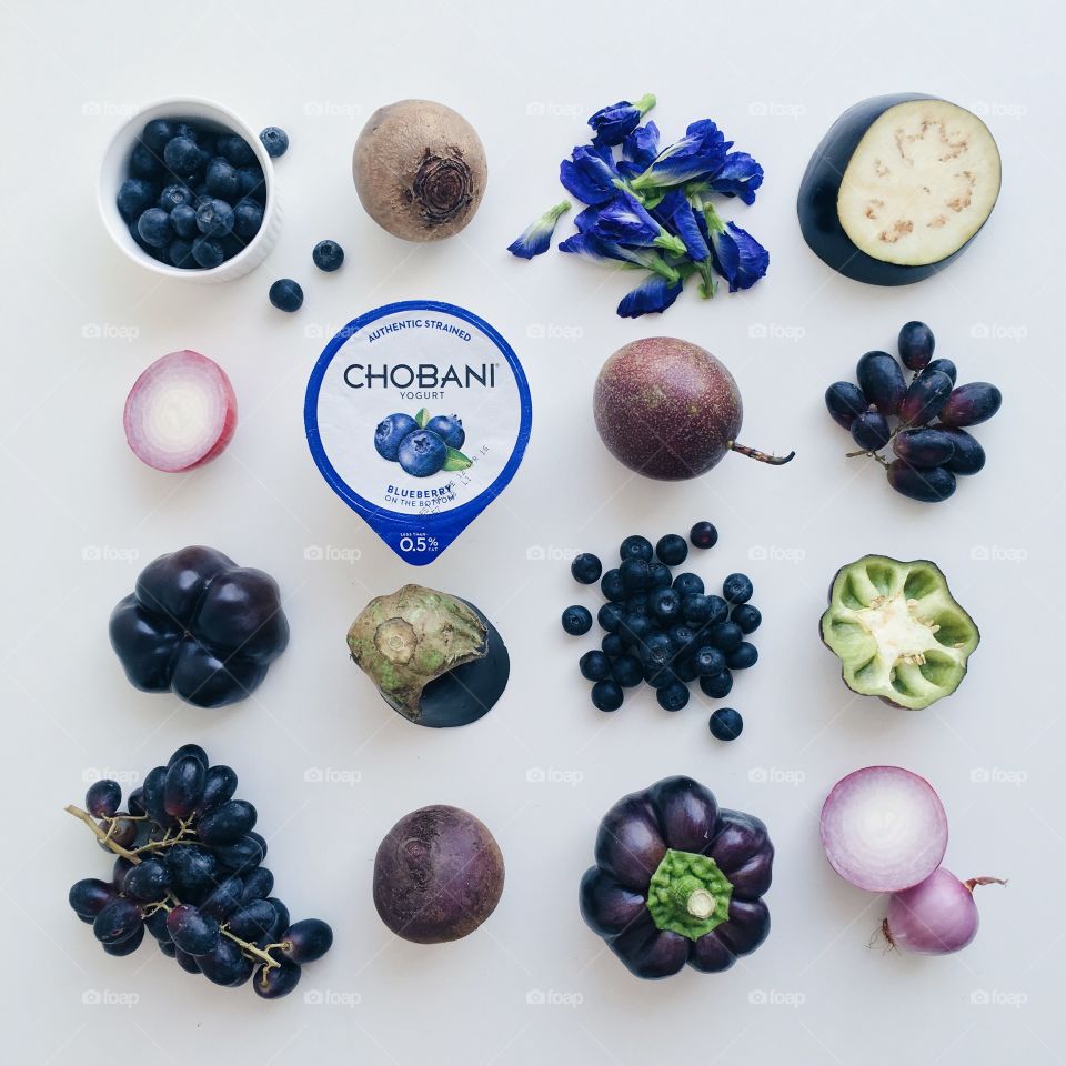 CHOBANI Flat Lays : Chobani variety with healthy purple ingredients.