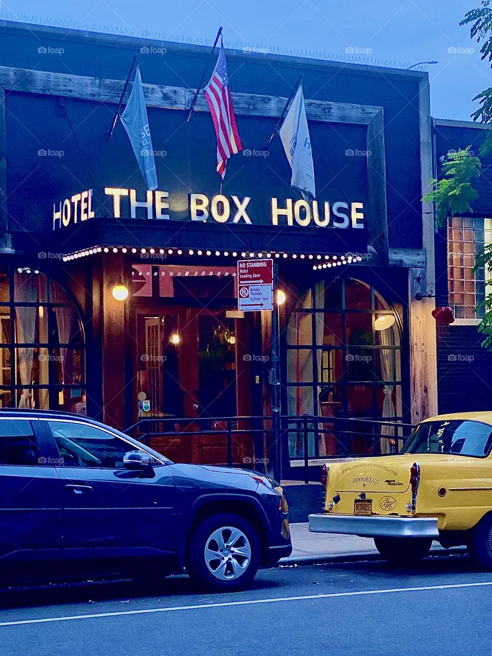This is the main entrance to the “BOX HOUSE HOTEL” on “Clay Street” in “Greenpoint”, Brooklyn photographed at twilight time in September 2023. Hypnotic Productions