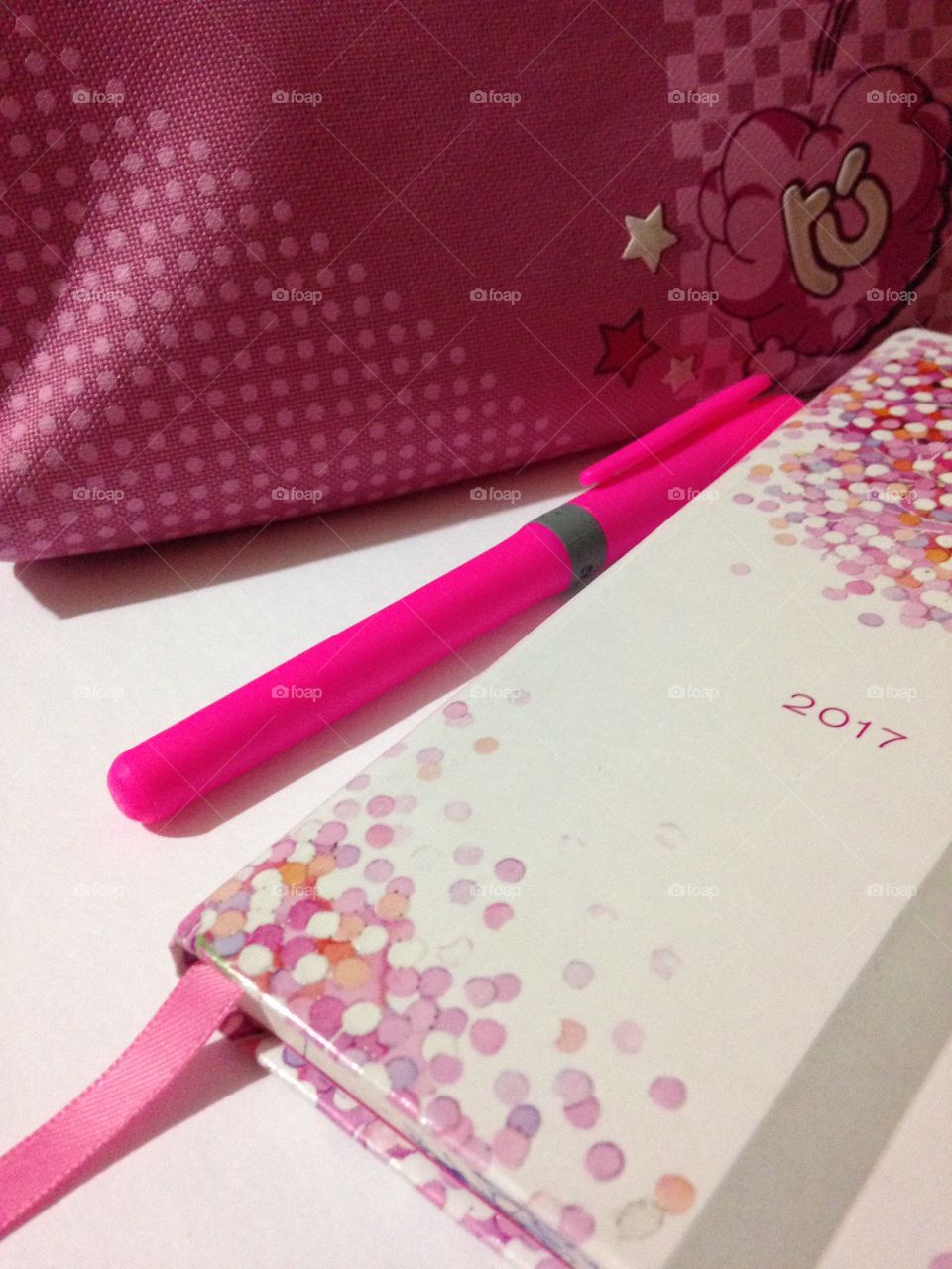 Desk elements in pink