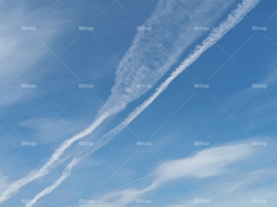 Blue Sky - Airplane Lines