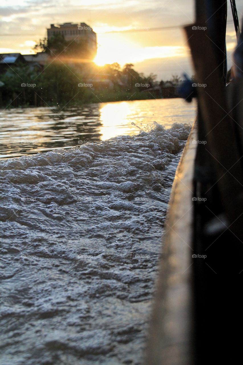 Water flow during a boat ride