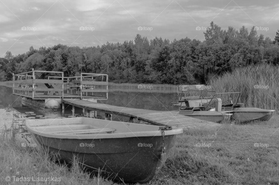 Lake boat and the floating bridge