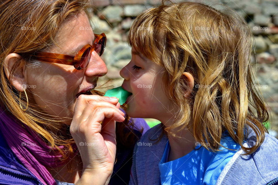 mother, daughter, child, outdor, eating ice cream