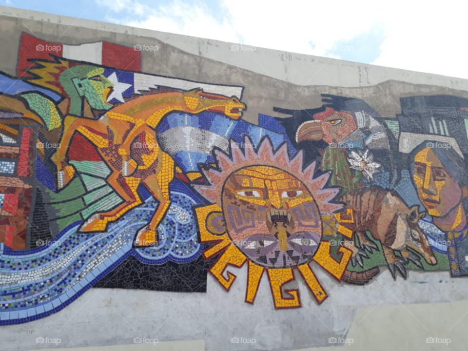 mural de mosaicos en parque central de Mendoza