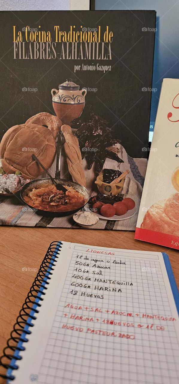 Libro de recetas de un Amigo mio de Almeria restaurante /Las eras/ Firmado por el y mi libreta de Apuntes