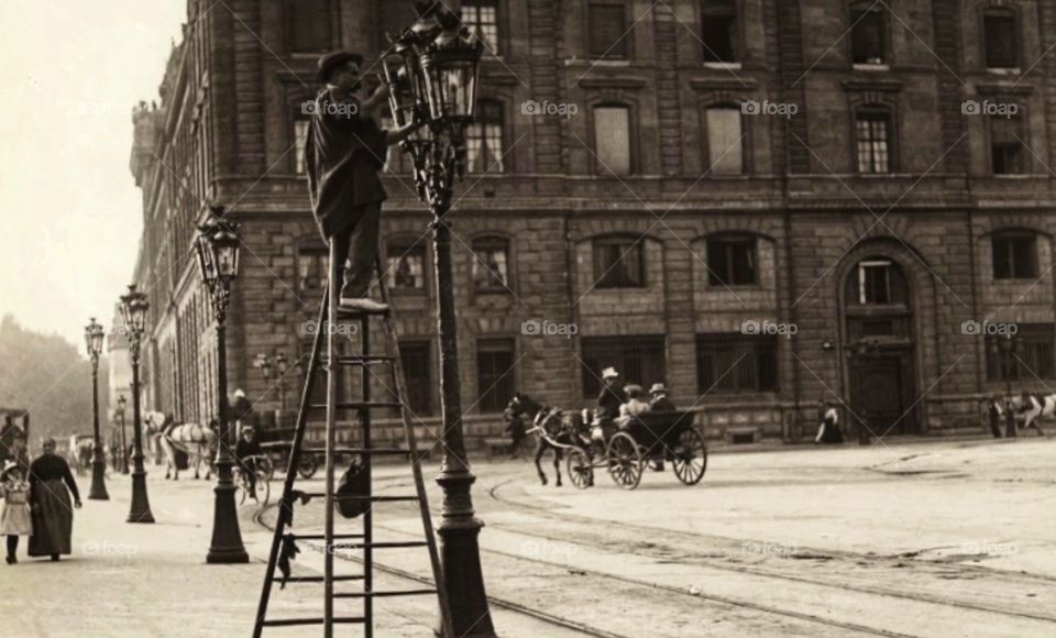 Mostra fotografica sui mestieri sui mestieri scomparsi. Accendi lampioni
